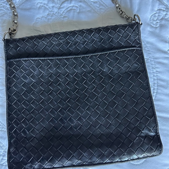 Bottega Veneta Black Woven Shoulder Bag - Picture 2 of 10